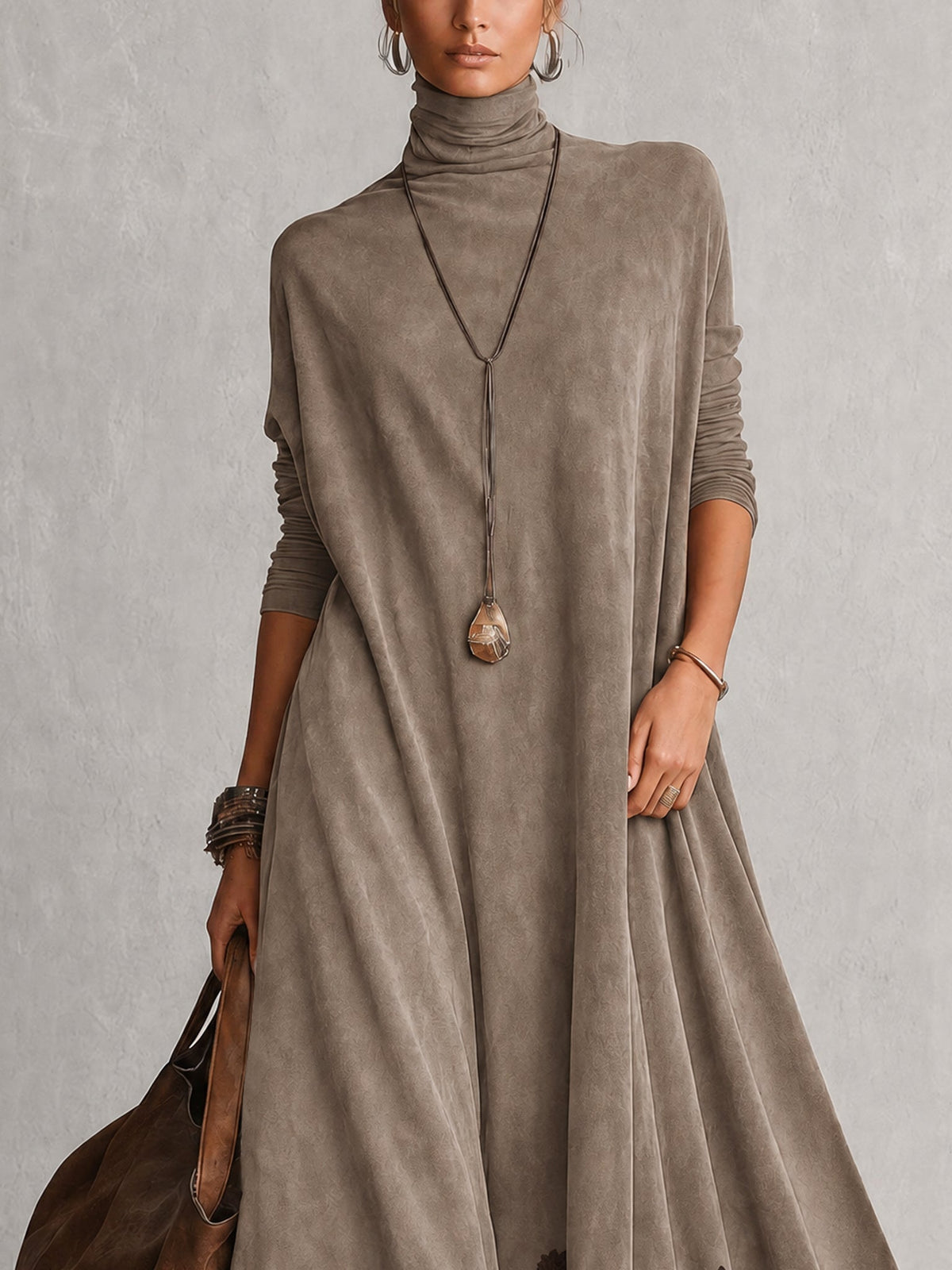 Abril | Vestido largo de antelina con bajo de encaje