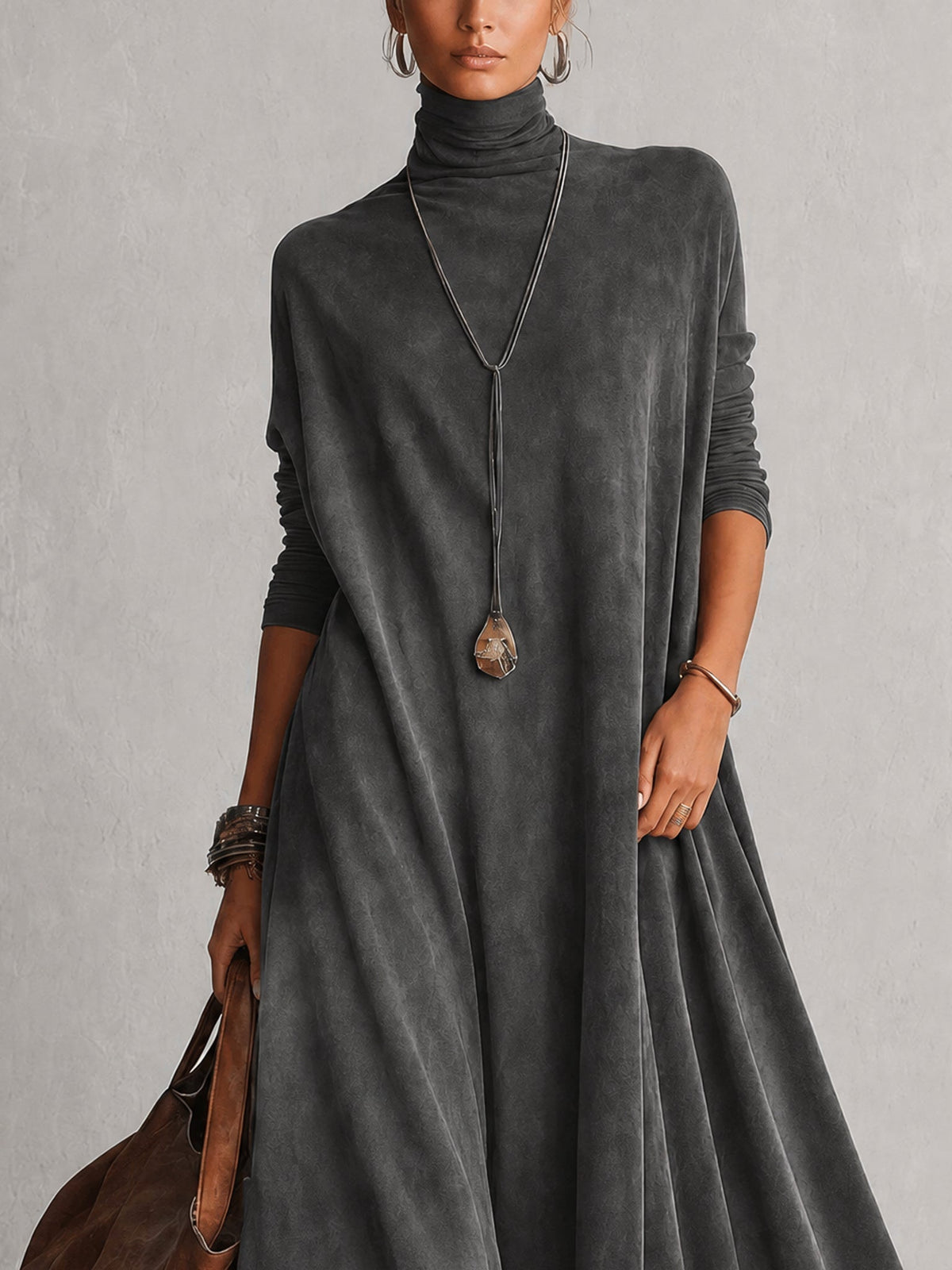 Abril | Vestido largo de antelina con bajo de encaje