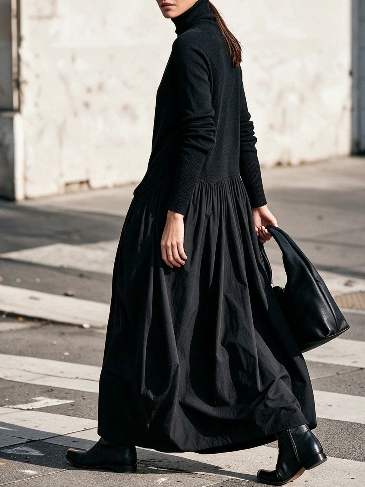 Ana | Vestido maxi oversize negro con cuello alto y bolsillos