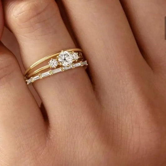 Elegante anillo de oro de varias capas