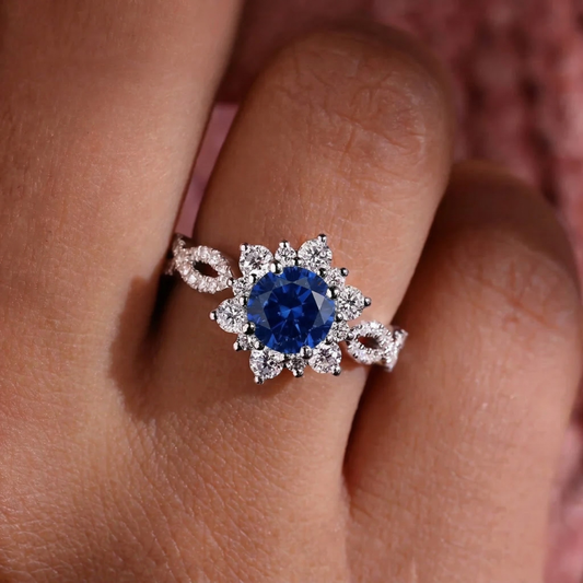 Anillo floral de cristal y zafiro | Oro blanco
