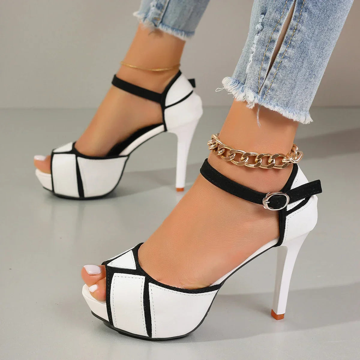 TACONES VALENTINA