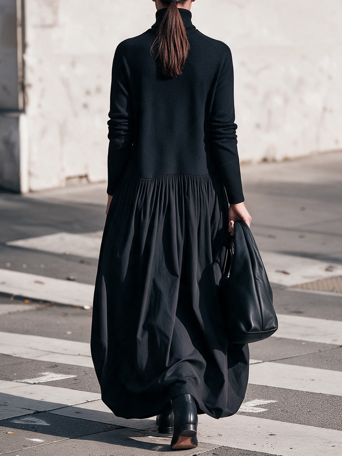 Ana | Vestido maxi oversize negro con cuello alto y bolsillos