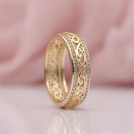Anillo brillante con diseño calado | Oro