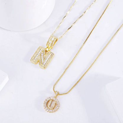 Conjunto de collares con inicial en pavé